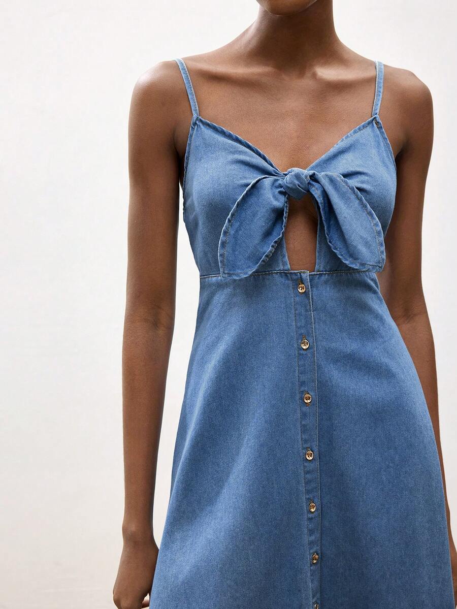 Maija 女士夏季休闲系带镂空吊带牛仔连衣裙 - 淺色水洗藍 - 查看 1