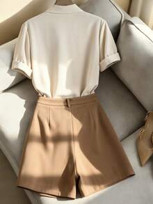 Franclia 女士夏季休闲通勤简约短袖衬衫和褶皱短裤套装（2件套），不含腰带 - 杏色 - 查看 2