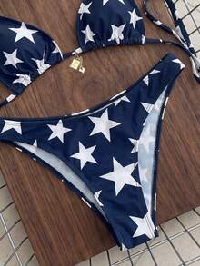 Swim Mod 两件套女士时尚可爱沙滩装，性感露背吊带上衣和比基尼泳裤，配有美国国旗金属吊坠，适合海滩、游泳池、派对等场合。 - 彩色 - 查看 5