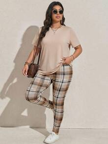 SHEIN LUNE 大尺碼女款兩件套，米色短袖T恤與格紋褲套裝，休閒日常秋季穿搭，高腰緊身褲套裝 - 彩色 - 查看 7