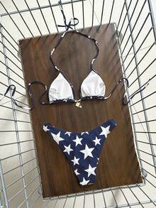 Swim Mod 两件套女士时尚可爱沙滩装，性感露背吊带上衣和比基尼泳裤，配有美国国旗金属吊坠，适合海滩、游泳池、派对等场合。 - 彩色 - 查看 2