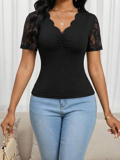 SHEIN Lady Blusa elegante de cuello en V negro con contraste de encaje y pliegues en el busto para uso diario