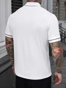Manfinity Homme 男士休闲撞色领短袖T恤，夏季 - 白色 - 查看 2