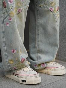 Manfinity EMRG Men's Casual Street Style Embroidered Distressed Flared Leg Blue Jeans - Light Wash - View 3