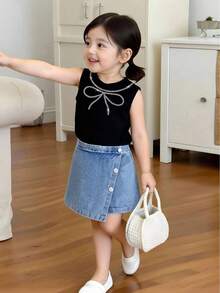SHEIN Girls Casual Cute Outfit, Ribbed Turtleneck Vest With Rhinestone Bow + Denim Skort, Girls Spring/Summer Stylish Set - Black - View 3