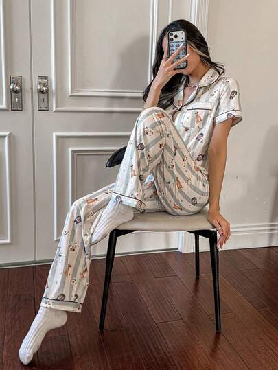 SHEIN Napfluff بيجامة قصيرة للنساء مزينة بأزرار وطباعة مخططة بنقشة الكلب، بأكمام قصيرة وطراز كاجوال