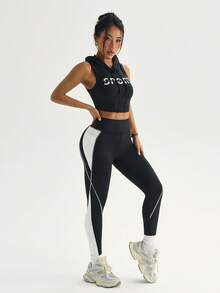 With My Calm 女士字母印花抽绳连帽露脐背心和高腰紧身裤运动套装 - 黑與白 - 查看 8