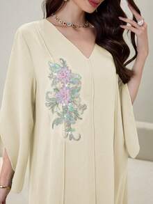 Yasmyna Farbblockpatchwork luxuriöses 3D-besticktes Applikationskleid mit V-Ausschnitt und Langarm, türkisches Maxikleid - Gelb - Übersicht 6