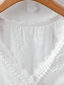 Easowa Curve 大尺碼女款夏季白色優雅絲滑婚禮賓客刺繡蕾絲V領無袖上衣，波希米亞風鏤空上衣休閒辦公收腰背心 - 白色 - 查看 5