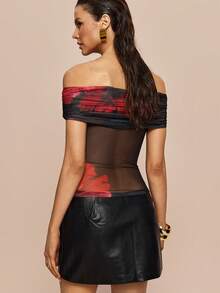 Olia Maree Olia Maree Áo crop top lưới in hoa tông màu tối, trễ vai, thắt nút xoắn, trang trí khóa kim loại, ôm sát, gợi cảm, áo trễ vai màu đỏ, áo đen và đỏ, áo trễ vai, áo ống in hoa, áo quây, áo bơi quây, áo lưới đỏ, áo lưới trễ vai gợi cảm cho nữ, áo trễ vai mùa hè, áo gợi cảm cho nữ, áo đỏ dự tiệc, áo gợi cảm cho quý cô, trang phục mùa hè cho nữ, áo tay ngắn cho nữ. - Nhiều màu - Xem 6