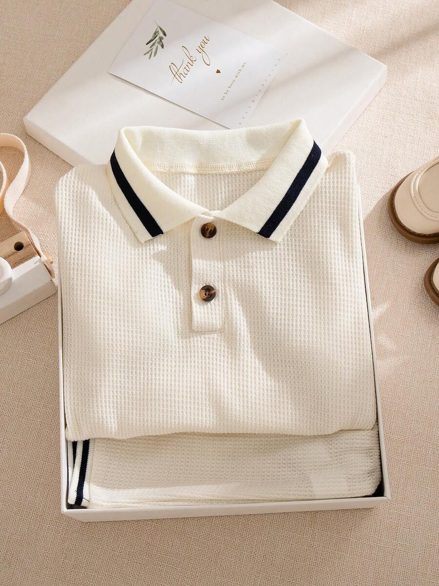 SHEIN 法式風格新款男童兩件套 短袖淺米色紋理撞色 Polo 領上衣與配套短褲套裝,精緻時尚,百搭百搭,適合玩耍、上學等多種場合 - 杏色 - 查看 1