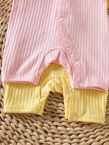 SHEIN Playful Pals 2件組新生女嬰連身褲 可愛蝴蝶結前襟 羅紋短袖連身衣 粉色與黃色 夏季純棉衣 適合家庭穿搭 - 彩色 - 查看 6