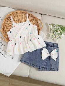 SHEIN Playful Pals 2件套女婴杏色无袖V领彩虹波点印花荷叶边吊带背心+弹力腰水洗蓝牛仔裙短裤休闲可爱套装，适合夏季日常外出、旅行、度假、摄影、野餐等场合。 - 白色 - 查看 1