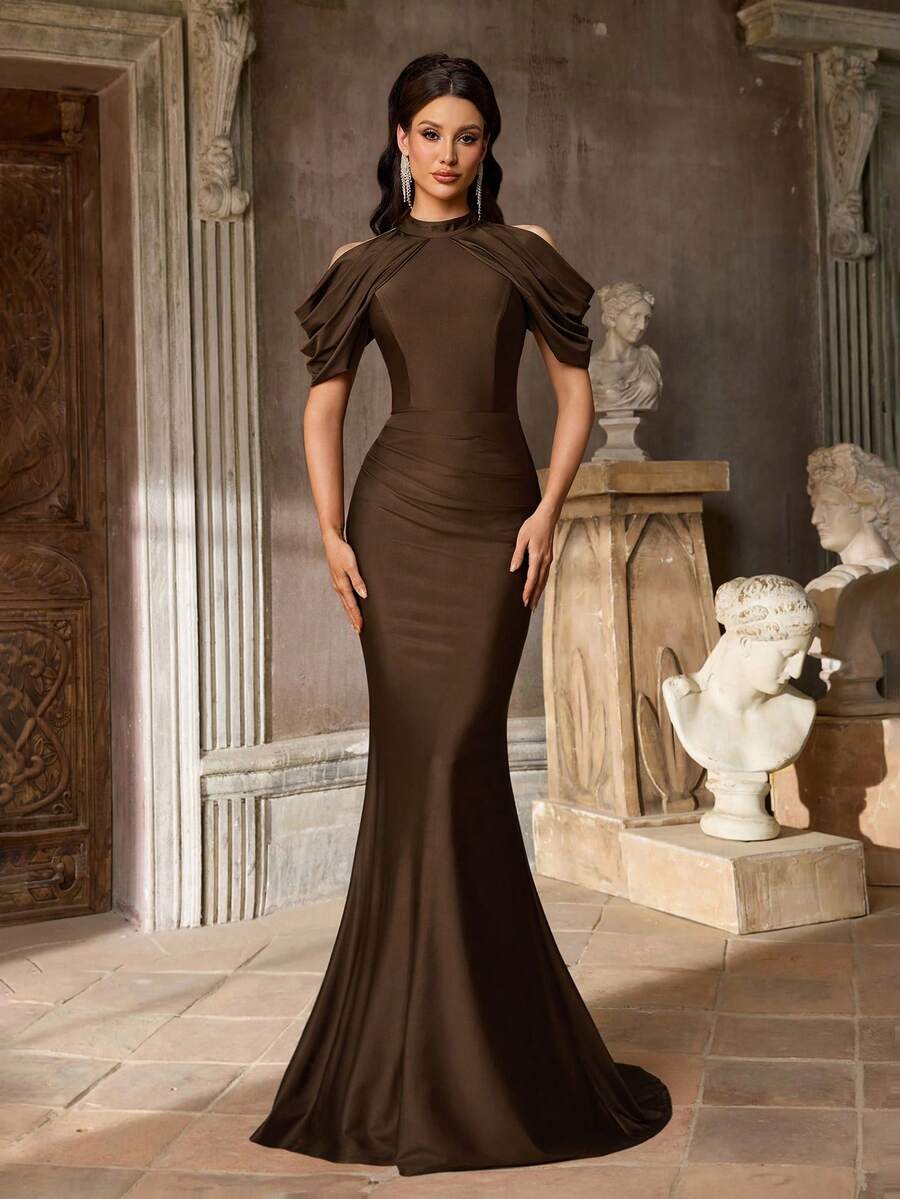 Aureia 优雅简约的巧克力棕色针织立领荷叶边连衣裙，适合时尚庆典、晚宴、商务活动、舞会、下午茶、鸡尾酒会、婚礼宾客着装、伴娘礼服等场合。 - 巧克力棕 - 查看 1
