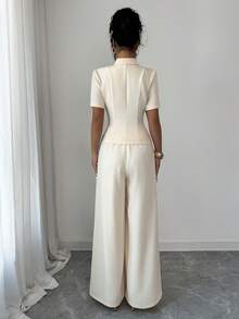 Elenzga 女士夏季外出、约会、新年、情人节、复活节、母亲节、音乐节、中东风情、婚礼服饰 - 精致、时尚、优雅、复古风休闲简约通勤浪漫度假翻领花卉纽扣腰修身常规短袖上衣 + 直筒下摆松紧腰常规长度两件套，米色 - 米色 - 查看 2