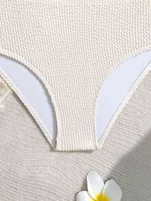 SHEIN 这款杏色波浪纹面料的休闲优雅套装，专为少女打造，是度假的理想之选。套装包含一件饰有甜美荷叶边的挂脖上衣、配套泳裤和一条3D立体花朵半身裙。三件套泳装，适合游泳、夏季度假、海滩、泳池和夏日派对等场合。 - 杏色 - 查看 5