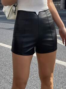 DAZY 女士夏季时尚纯色修身PU皮短裤 - 黑色 - 查看 7