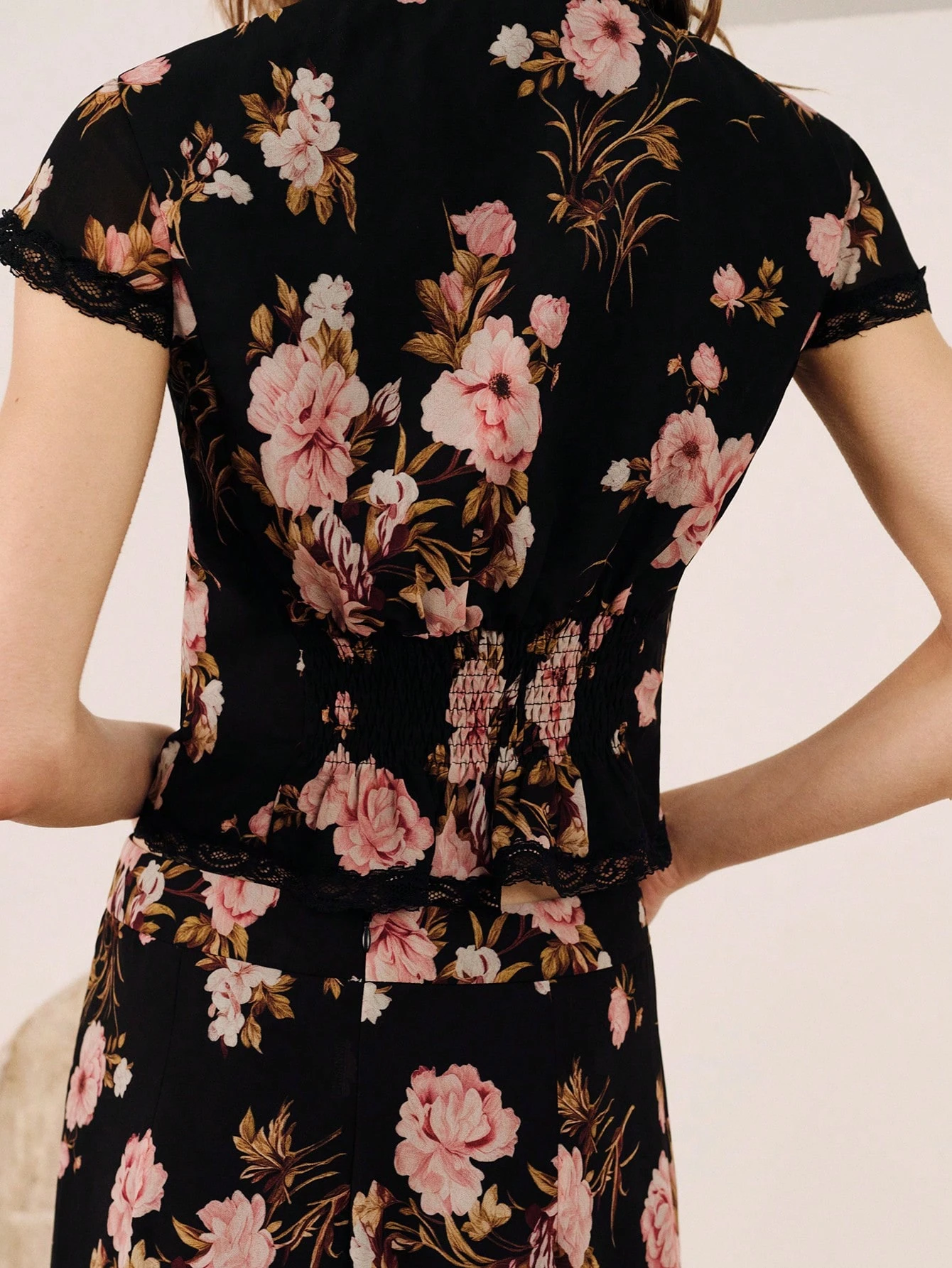 Floral Fitted Short Sleeve Blouse With Lace Details Spring Summer Vacation Holiday Beach Casual Chic Top Resort For Women