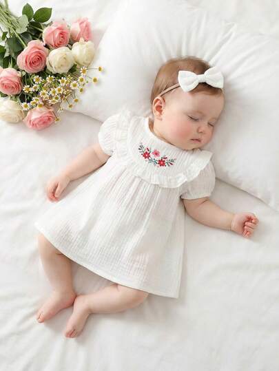 SHEIN Đầm chiffon cotton nguyên chất, cổ bèo nhún, tay áo cánh hoa, thêu hoa, kiểu dáng công chúa mùa hè thanh lịch dành cho bé gái.