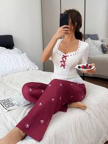 Dream Adore Bộ đồ hè 2 món: Áo dệt kim màu trơn phối ren kẻ sọc và quần pajama ống đứng in hình bướm. - Màu Đỏ Sâu - Xem 6