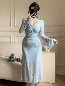 DAZY 女士优雅纯色V领褶皱不对称中长连衣裙，春夏款 - 藍色 - 查看 7