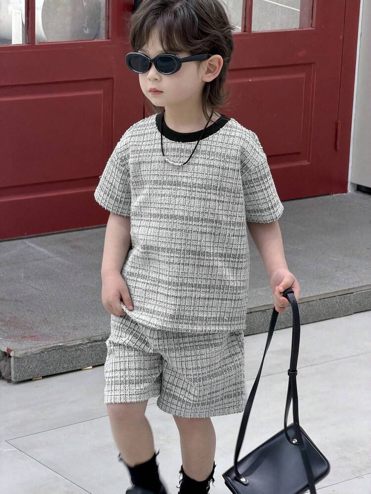 Young Boy Round Neck Short Sleeve T-Shirt And Shorts Casual Daily Outfit Summer