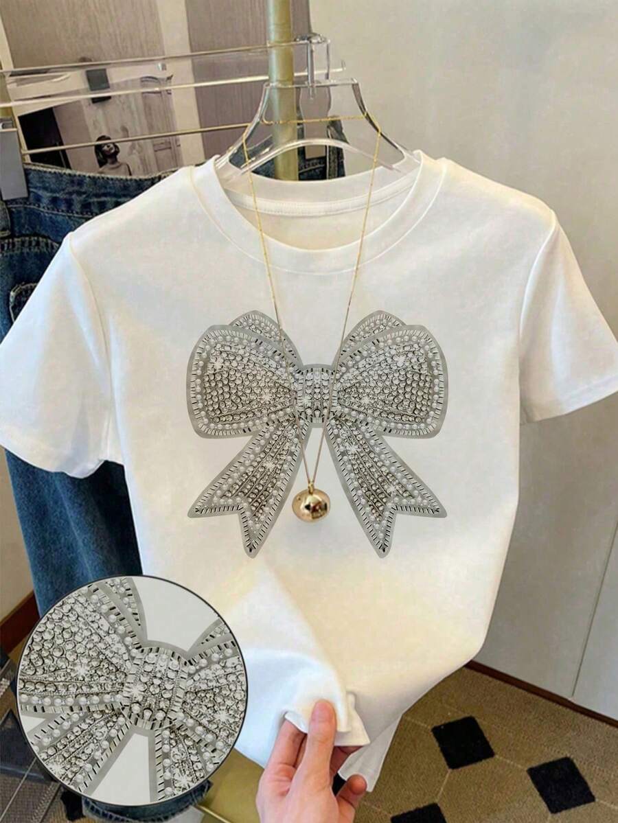 Áo thun croptop trắng cho bé gái tuổi teen, dáng ôm, điểm nhấn là nơ đính đá giả xinh xắn, dễ phối đồ cho mặc hàng ngày, thích hợp cho mùa xuân/hè. - Nhiều màu - Xem 1