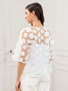 LOTSLUV Top Feminina Branca de Manga Curta Solta com Textura de Bolinhas 3D, Gola Redonda, Primavera/Verão - Branco - Visão 2