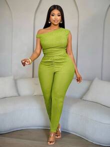 SOLERSUN Conjunto de top con hombros en ángulo y leggings con diseño plisado para mujer de talla grande, ideal para San Valentín, uso diario, citas, fiestas, conciertos, Año Nuevo, primavera, verano y graduación, elaborado en telas texturizadas de color verde - Verde - Ver 1