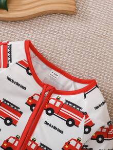 SHEIN Playful Pals Bộ đồ liền thân dài tay cho bé trai mùa xuân hè, kiểu dáng rộng rãi, dễ thương và năng động, mang hơi hướng giáo dục. Họa tiết in chữ xe cứu hỏa màu đỏ trắng, thích hợp mặc ngoài trời. Thiết kế khóa kéo. Thời trang và thoải mái. Thanh lịch. Phù hợp cho thư giãn tại nhà, đi dạo và các hoạt động hàng ngày như tham quan triển lãm chủ đề về lửa. - Đỏ - Xem 7