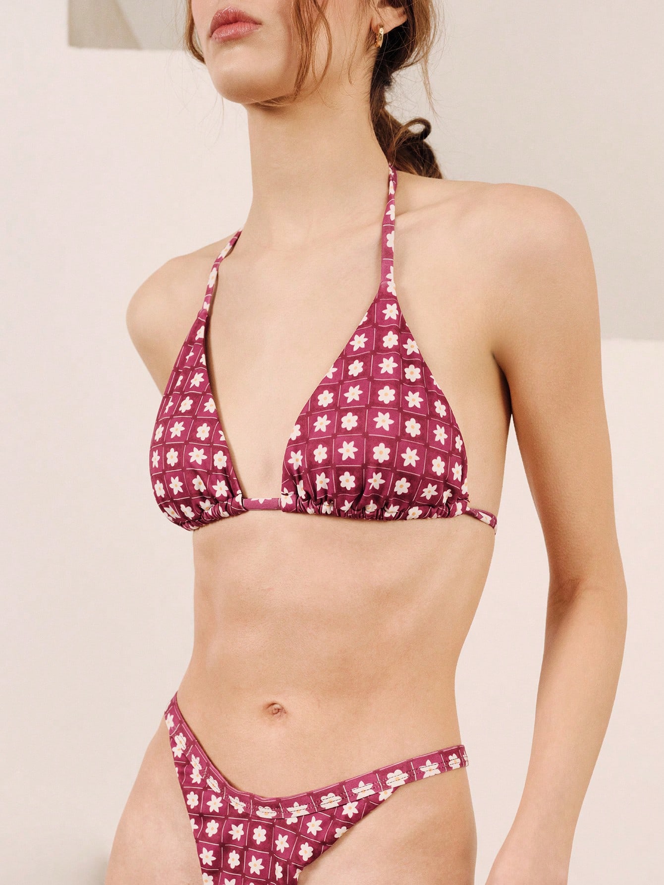 Burgundowy, trójkątny zestaw bikini z geometrycznym wzorem w kwiaty na wiosnę i lato, styl vintage, stroje kąpielowe w stylu francuskim, paryskim