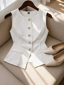 SHEIN Franclia 大码女士优雅条纹无袖上衣，浪漫高端休闲装，适合工作、度假、下午茶等场合，性感V领，系带腰身，喇叭下摆，露脐短款上衣，春夏套装女装，女士优雅白色上衣，女士职业装，女士束身胸衣，女士白色吊带背心 - 白色 - 查看 1