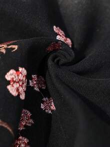 Manfinity EMRG Men's Casual Street Style Embroidered Black Denim Shorts - Black - View 7