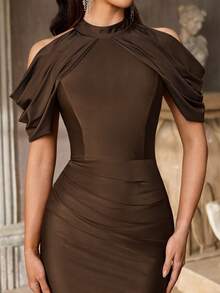 Aureia 优雅简约的巧克力棕色针织立领荷叶边连衣裙，适合时尚庆典、晚宴、商务活动、舞会、下午茶、鸡尾酒会、婚礼宾客着装、伴娘礼服等场合。 - 巧克力棕 - 查看 7