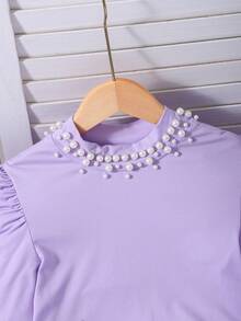 SHEIN Sparklyn Bộ đồ mùa hè, phong cách Bohemian, mềm mại, dành cho bé gái tuổi teen gồm áo thun ngắn tay màu trơn đính ngọc trai giả và chân váy xếp ly in hoa, màu tím nhạt, 2 món, váy trẻ em màu tím hoa cà, váy bé gái màu tím pastel, váy trẻ em màu oải hương. - Màu tím - Xem 4