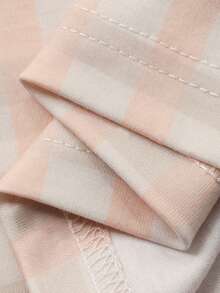 DAZY Bộ đồ ngủ nữ gồm áo khoác cardigan màu trơn và quần pajama kẻ caro. - Màu Hồng  San hô - Xem 7