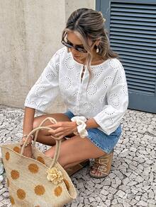 Serisse 女士圆领花卉刺绣图案单排扣休闲百搭日常衬衫，白色，法式镂空刺绣圆领衬衫，宽松七袖上衣，两种穿法，白色上衣，清新艺术感，夏季度假，优雅女士衬衫，伴娘上衣，派对上衣 - 杏色 - 查看 4