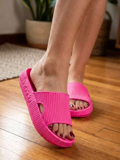 Sandalias cómodas de EVA para mujer en rosa brillante para uso diario, con suela texturizada y punta abierta, sandalias informales de playa para mujer, chanclas texturizadas a la moda.