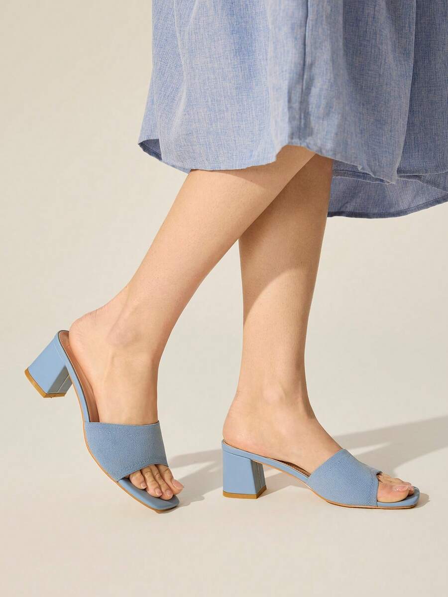 CUCCOO BASICS Sandales à talons épais avec décoration de chaîne pour femmes, sandales d'été à talons pour les vacances printanières et estivales, chaussures d'été pour la rentrée scolaire, chaussures d'étudiante, chaussures élégantes de base pour un style professionnel décontracté, chaussures de printemps pour le printemps et Pâques - Bleu ciel - Voir 1