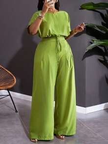 SHEIN CURVE+ Curve 尺码 US22 音乐节、海滨度假、波西米亚风 女装 2025 春夏新款 优雅通勤、聚会、夜店、街头 绿色宽松插肩袖抽绳下摆露脐上衣和阔腿口袋裤 女装两件套 - 綠色 - 查看 4