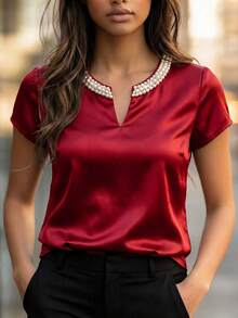 Franclia 女士圆领V领珍珠装饰短袖T恤，适合通勤和优雅日常穿着 - 酒紅色 - 查看 6