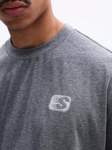 SUMWON Camiseta gráfica de manga corta y cuello redondo oversize para hombre con estampado del logo de S.M.W.N Studios, casual y de uso en la calle para el verano - Gris Oscuro - Ver 5