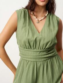 Enliva 女士纯色深V领褶皱无袖连体裤 夏季绿色休闲款，适合圆润身材曲线 - 綠色 - 查看 10