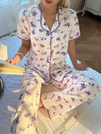 CottageSlumber Conjunto de pijama de mujer con contraste de color, textura arrugada y flores moradas estilo campestre