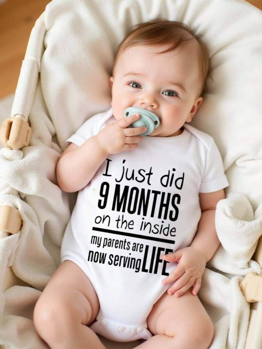 Áo liền quần tay ngắn in họa tiết ấm áp, dễ thương cho bé sơ sinh với khẩu hiệu tiếng Anh "Con vừa trải qua 9 tháng trong bụng mẹ, bố mẹ con giờ đang thụ án chung thân", trang phục sơ sinh unisex đáng yêu, quần áo thường ngày thoải mái mùa xuân/hè, đồ mùa hè cho bé trai, trang phục ngoài trời, chụp ảnh, trong nhà, ngày lễ, quà tặng. - Hồng - Xem 1