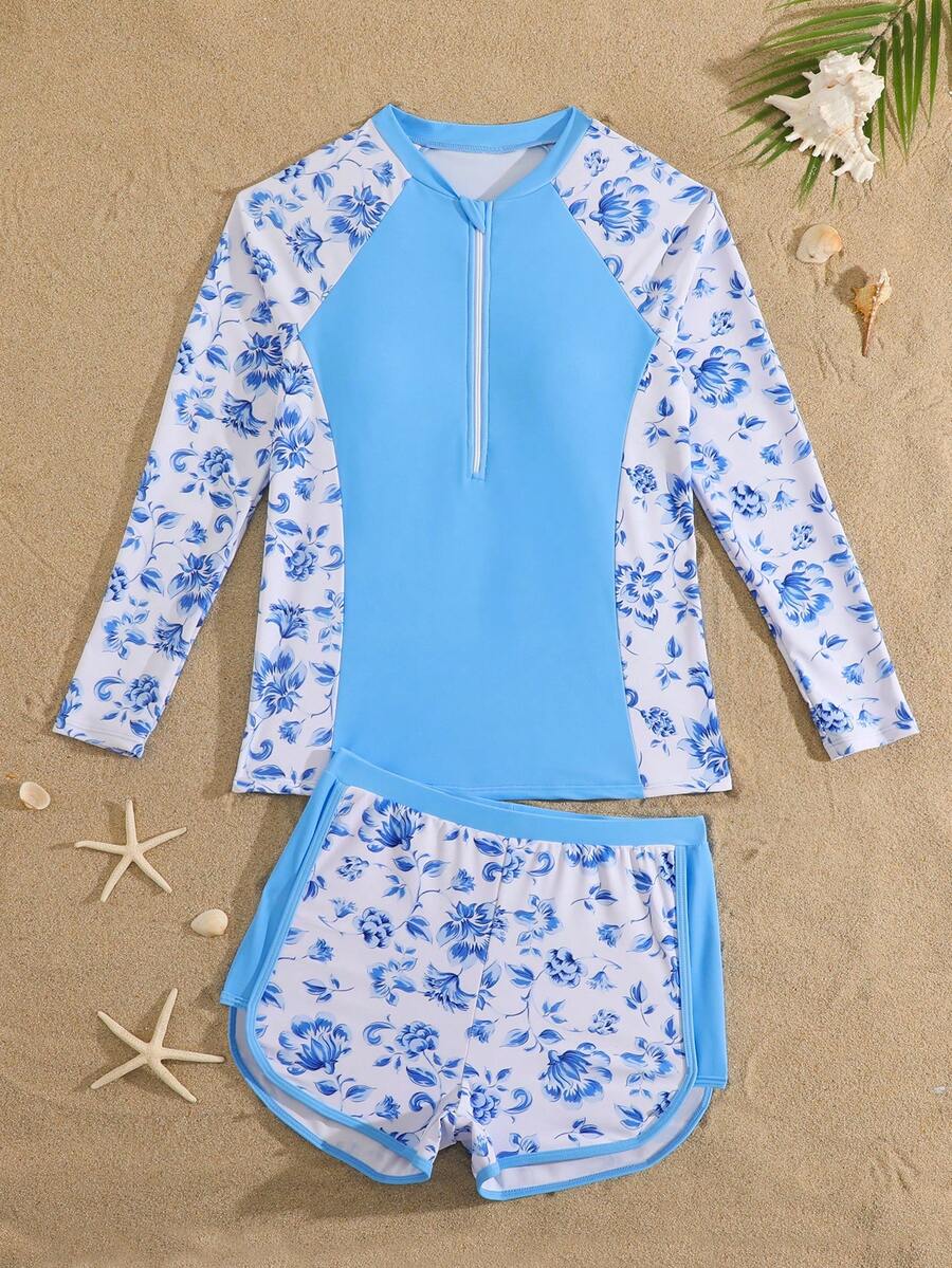 SHEIN 少女比基尼套装，浅蓝色纯色底，袖子和侧边饰有花卉印花，半拉链上衣搭配浅蓝色纯色印花泳裤，两件套，时尚休闲优雅，适合游泳、夏季度假、海滩、泳池、节日派对等场合。 - 藍色 - 查看 1