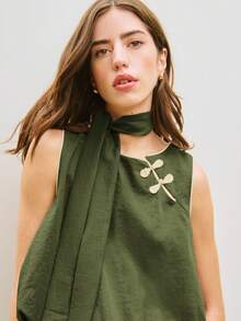 Nöista 这款无袖优雅衬衫采用中式结扣和围巾领设计，轻盈精致，版型宽松，是打造优雅造型、外出装扮、情人节造型、春夏装扮或日常时尚穿搭的理想之选。 - 綠色 - 查看 5