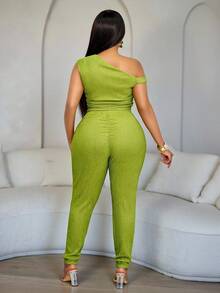 SOLERSUN Conjunto de top con hombros en ángulo y leggings con diseño plisado para mujer de talla grande, ideal para San Valentín, uso diario, citas, fiestas, conciertos, Año Nuevo, primavera, verano y graduación, elaborado en telas texturizadas de color verde - Verde - Ver 3