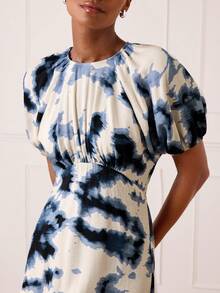 Lilora 女士优雅蜡染印花花瓣袖收腰连衣裙，度假风 - 藍白色 - 查看 7