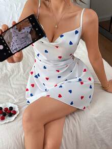 Đồ ngủ nữ với thiết kế khoét hông, dây đeo mảnh xếp ly và họa tiết in. - Nhiều màu - Xem 4